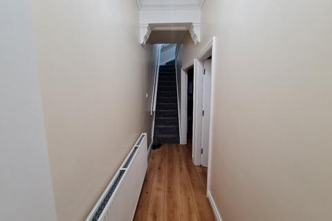 4 bedroom terraced house to rent, Plato Street, Oldham