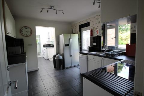 6 bedroom semi-detached house to rent, Coniston Close