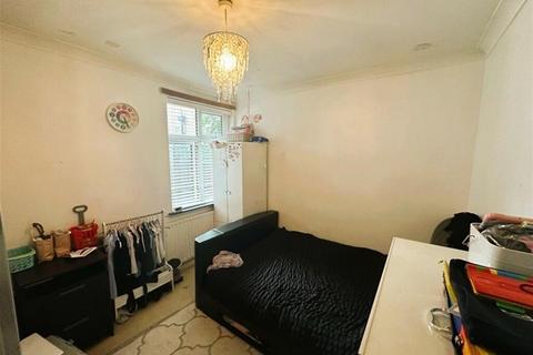 2 bedroom flat for sale, HIGH ROAD, CHADWELL HEATH RM6