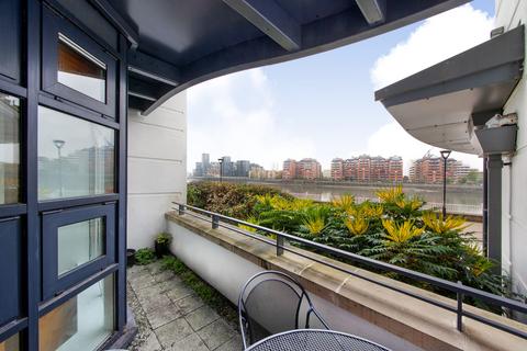 2 bedroom flat to rent, Prices Court, Battersea SW11