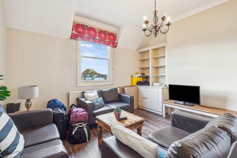 2 bedroom flat to rent, Macaulay Road, London SW4