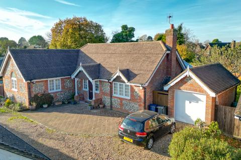 3 bedroom bungalow for sale, Pond Approach, High Wycombe HP15