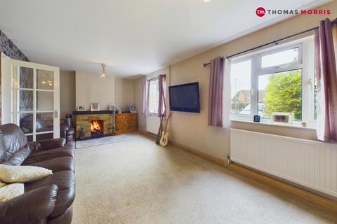 3 bedroom semi-detached house for sale, Beauchamp Close, St. Neots PE19