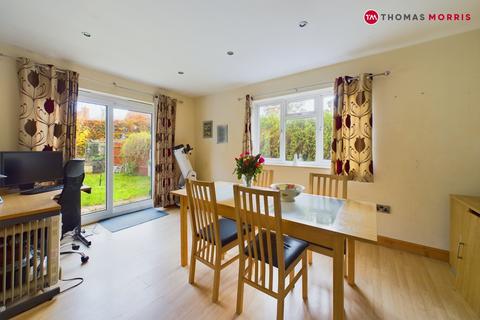 3 bedroom semi-detached house for sale, Beauchamp Close, St. Neots PE19