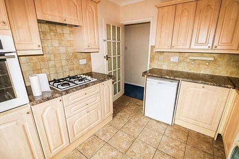 2 bedroom apartment to rent, Ravensbourne Gardens, Essex IG5