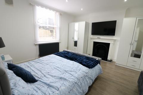 2 bedroom apartment to rent, Seven Sisters Road, London N4