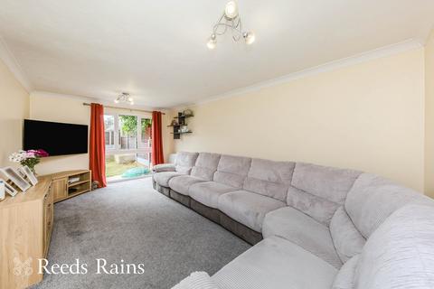 4 bedroom end of terrace house for sale, Donagh Close, Cheshire SK10