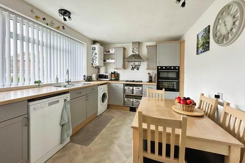 3 bedroom end of terrace house for sale, Ferring Close, East Sussex TN31