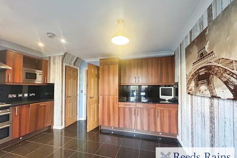 25 Bandy Fields Place, Salford, M7 2ZT