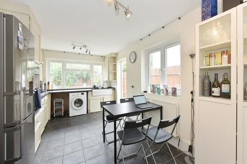 1 bedroom in a house share to rent, Kimbell Gardens, Parsons Green, SW6