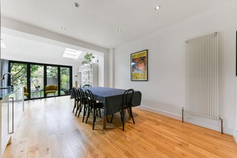 4 bedroom house to rent, Boscombe Road, SW19