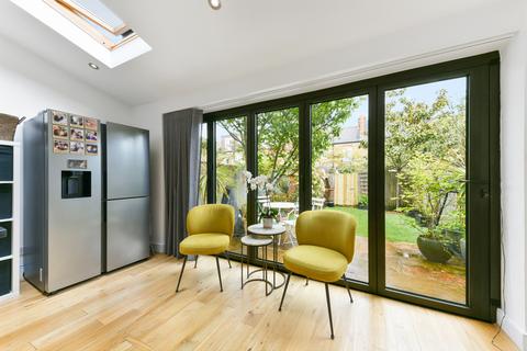 4 bedroom house to rent, Boscombe Road, SW19