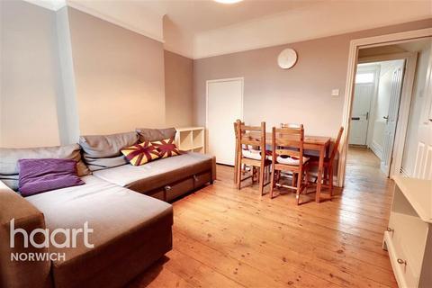 3 bedroom flat to rent, Cardiff Road