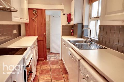 3 bedroom flat to rent, Cardiff Road