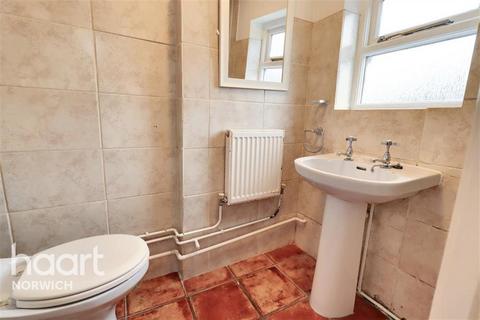 3 bedroom flat to rent, Cardiff Road