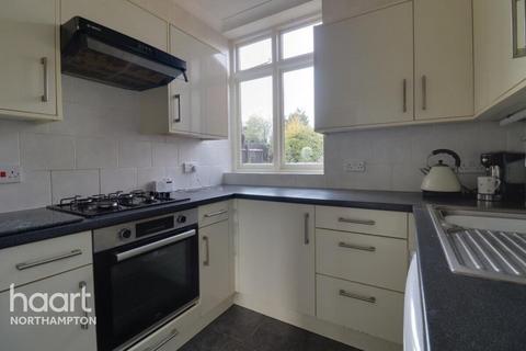 3 bedroom semi-detached house to rent, Elmhurst Avenue, Northampton