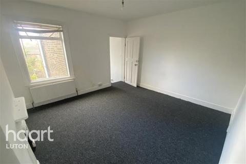 3 bedroom terraced house to rent, Harley Road