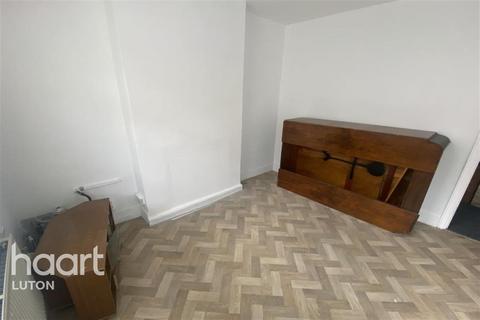 3 bedroom terraced house to rent, Harley Road