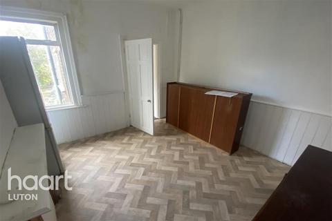 3 bedroom terraced house to rent, Harley Road