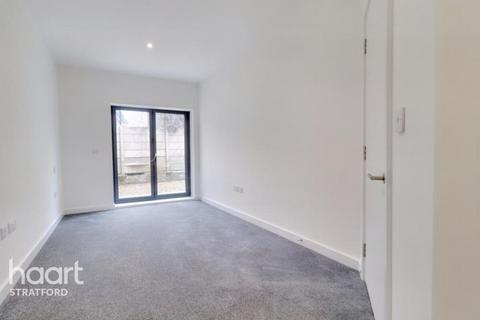 3 bedroom flat to rent, 509 High Road Leytonstone, London