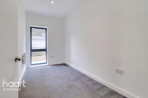 3 bedroom flat to rent, 509 High Road Leytonstone, London