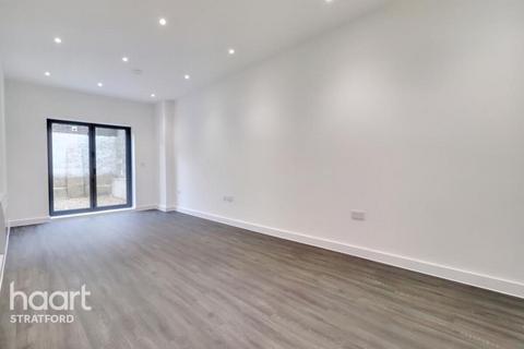 3 bedroom flat to rent, 509 High Road Leytonstone, London