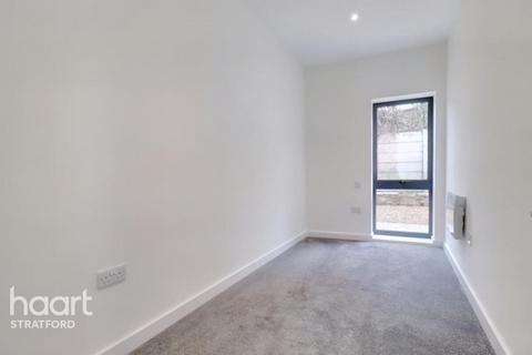 3 bedroom flat to rent, 509 High Road Leytonstone, London