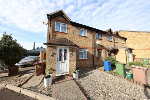 3 bedroom end of terrace house to rent, Oakley Close, West Thurrock