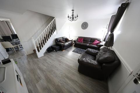 3 bedroom end of terrace house to rent, Oakley Close, West Thurrock