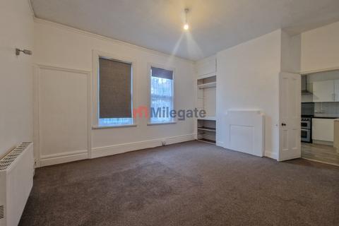 3 bedroom flat to rent, Cobham Road, Westcliff-On-Sea SS0