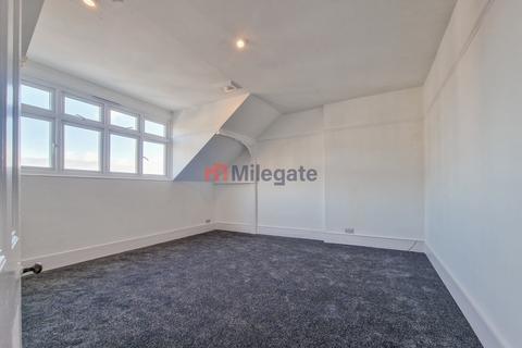 2 bedroom flat to rent, Cobham Road, Westcliff-On-Sea SS0