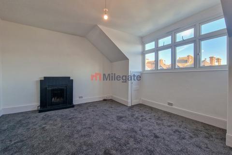 2 bedroom flat to rent, Cobham Road, Westcliff-On-Sea SS0