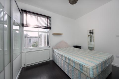 3 bedroom flat to rent, Eynham Road, W12