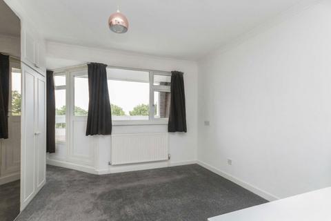 2 bedroom flat to rent, Cranes Park, Surbiton KT5