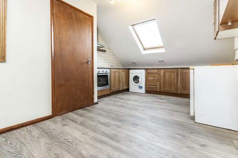 1 bedroom flat to rent, Chiltern Drive, Surbiton KT5