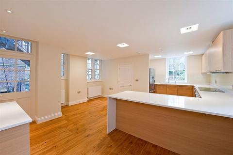 3 bedroom flat to rent, Lincoln Court, Maida Vale, London, W9