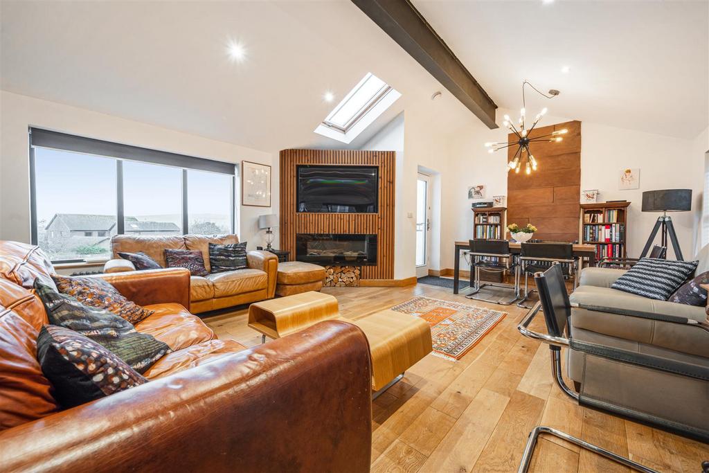 Lounge and dining area