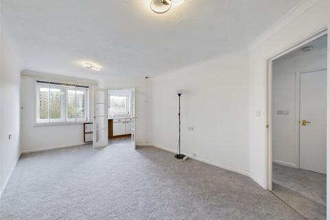 1 bedroom retirement property for sale, Emerald Court, Brighton Road, Coulsdon CR5