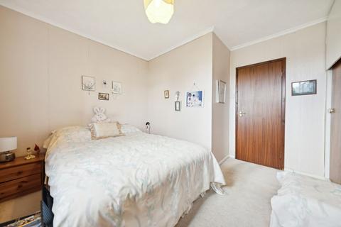22 Cartside Road, Clarkston, Glasgow, G76 8QQ