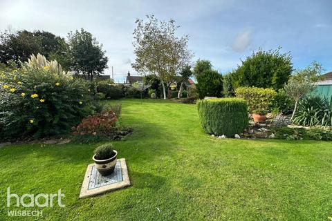 3 bedroom detached bungalow for sale, Upwell Road, Christchurch