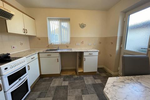 2 bedroom semi-detached bungalow to rent, Ernee Close, Leicester LE3