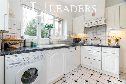 8 Tregarthen Place, Leatherhead, KT22 7XL