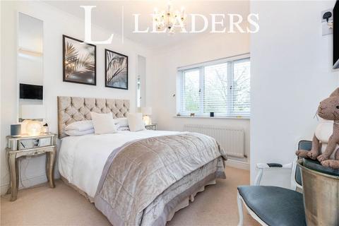 8 Tregarthen Place, Leatherhead, KT22 7XL