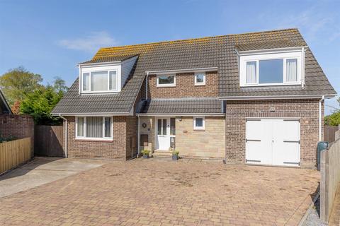 4 bedroom detached house for sale, Oaklands Close, Fishbourne