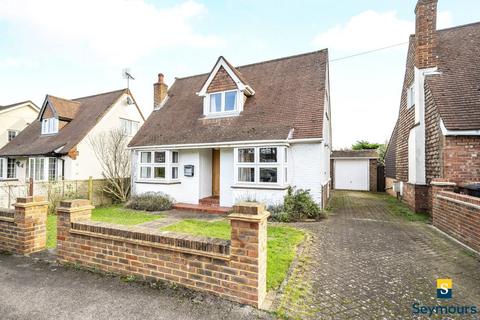 3 bedroom detached house for sale, Bryanstone Avenue, Surrey GU2