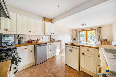 3 bedroom detached house for sale, Bryanstone Avenue, Surrey GU2