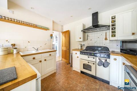 21 Bryanstone Avenue, Guildford, GU2 9UN