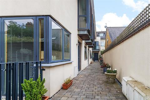 2 bedroom apartment to rent, Elmgrove Mews, Weybridge KT13