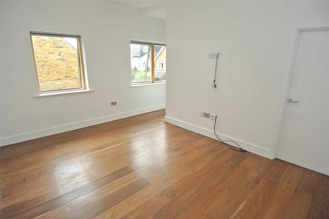 2 bedroom apartment to rent, Elmgrove Mews, Weybridge KT13