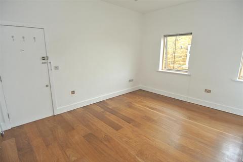 2 bedroom apartment to rent, Elmgrove Mews, Weybridge KT13